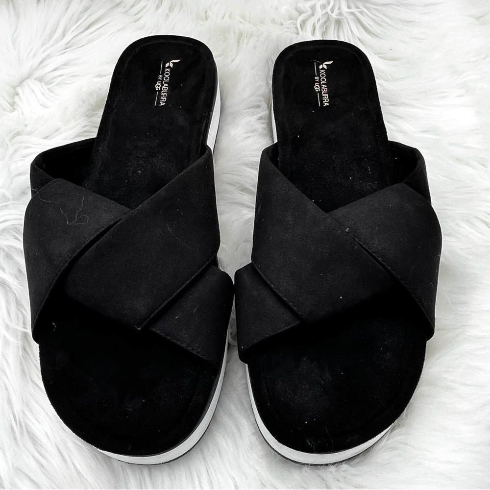 Koolaburra by UGG Women’s “Carenza” Flat Sandals